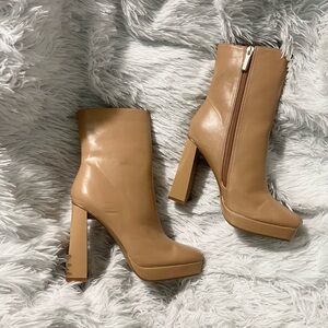 Gorgeous Elegant Tan nude faux leather chunky 90s Ankle Boots